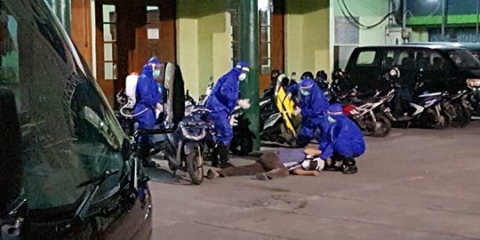 Jemaah Tarawih Masjid Kemayoran Bubar, Ada Pria Ambruk Tak Sadarkan Diri Usai Salat