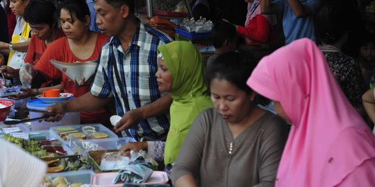 Sanksi Penjual Takjil Tak Pakai Masker, Dilarang Jualan Hingga Denda Rp100 Juta