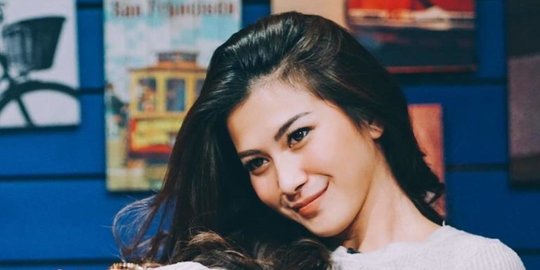 5 Potret Cantik Dita Fakhrana, Mantan Pramugari yang Kini Jadi Presenter