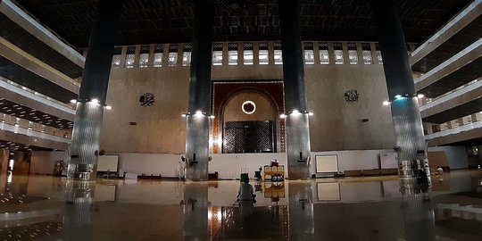 Suasana Hari Pertama Ramadan 1441 H di Masjid Istiqlal Saat Pandemi Covid-19