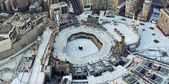 Masjidil Haram Sepi di Hari Pertama Ramadan