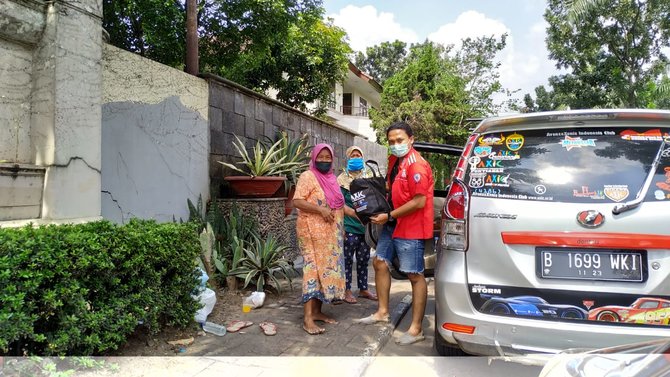 axic donasi paket sembako dan masker pada masyarakat terdampak covid 19