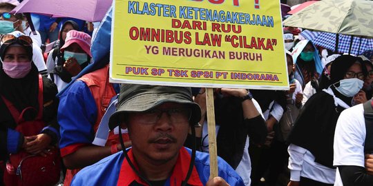 Jokowi Tunda Pembahasan Klaster Tenaga Kerja, Golkar Sebut Topik Lain Jalan Terus | merdeka.com - merdeka.com