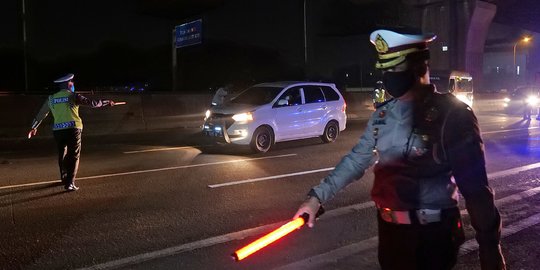 Nekat Mudik, 1.600 Kendaraan Dipaksa Putarbalik di Tol Cikampek dan Bitung