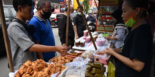 Berburu Takjil di Tengah Pandemi