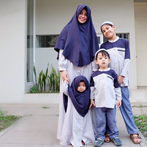 anak artis imut pakai hijab