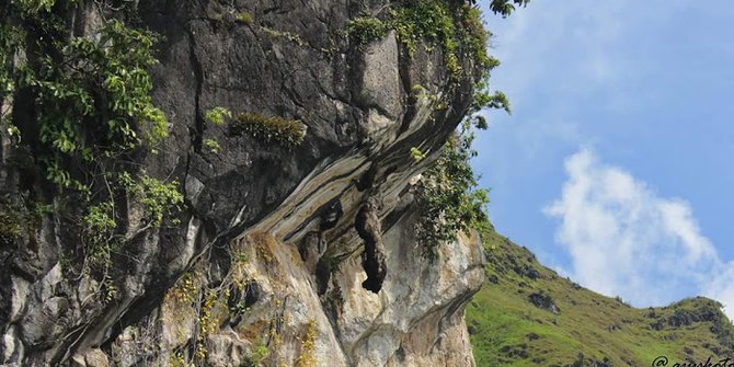 5 Fakta Menarik Legenda Batu Gantung Di Tepi Danau Toba Yang Populer ...