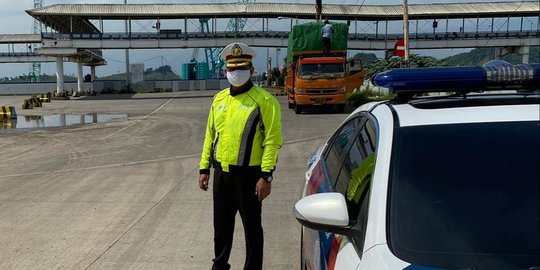 Polisi Awasi Ketat Penumpang Baru Turun dari Kapal di Pelabuhan Bakauheni