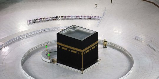 Beginilah Sepinya Salat Tarawih di Masjidil Haram