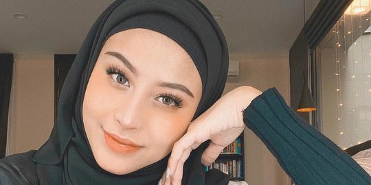 7 Potret Awkarin Kenakan Busana Hijab Bikin Pangling Dan Banyak Dipuji Warganet Merdeka Com