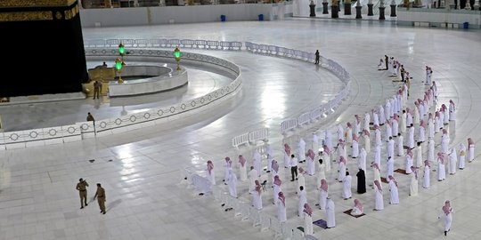 Arab Saudi Izinkan Jemaah Salat di Masjidil Haram dengan Physical Distancing
