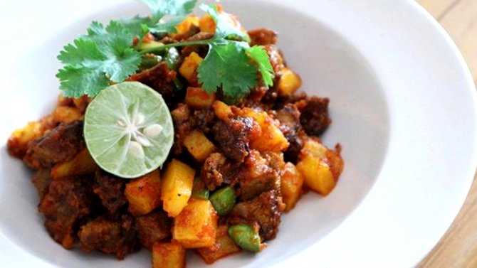 ilustrasi sambal goreng kentang