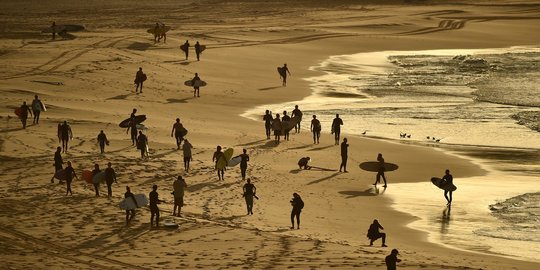 Antusiasme Warga Australia Serbu Pantai Bondi di Tengah Pandemi