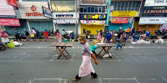 Melihat Pasar Tradisional di Salatiga yang Terapkan Social Distancing