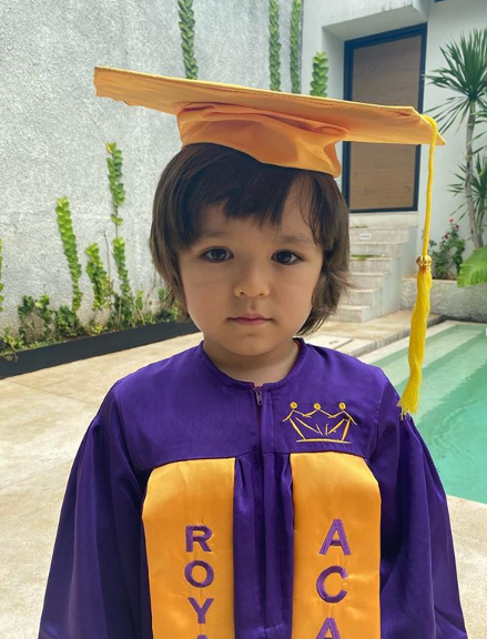 el barack putra jedar wisuda