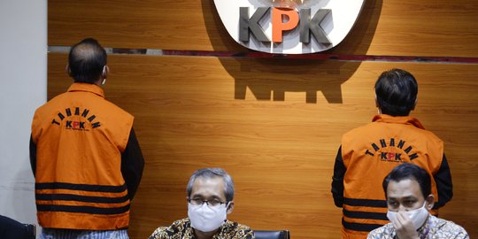 Anggota Komisi III Puji KPK Pamerkan Tersangka Korupsi Saat Jumpa Pers