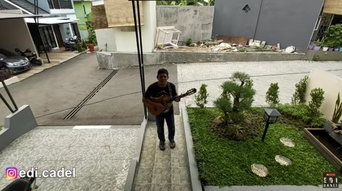 pengamen ini gemetar sampai menangis nyanyi 2 lagu dibayar rp2 juta