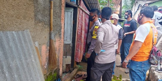 Bripka Asep Sisihkan Gaji untuk Beli Gas 3 Kg dan Dibagi ke Warga Tidak Mampu