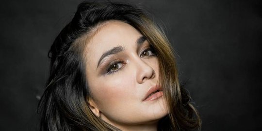 Setelah Ariel, Muncul 'Kembaran' Luna Maya, Asli Mirip Banget Susah Membedakannya