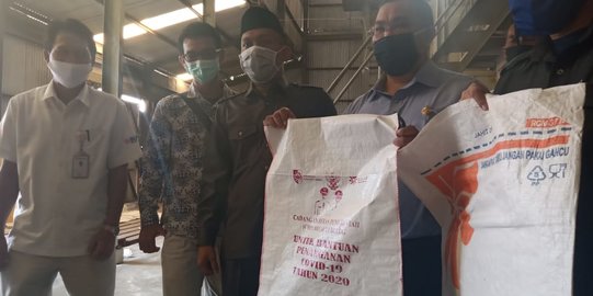 Heboh Karung Beras Bantuan Pemerintah Pusat Dicap Foto Bupati Jember