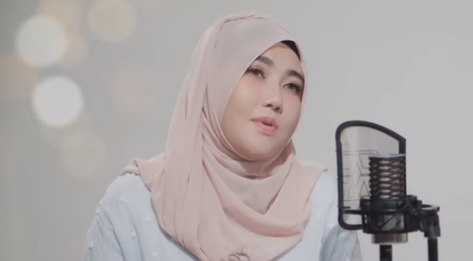 cover lagu aisyah istri rasulullah ini 7 potret via vallen pakai hijab