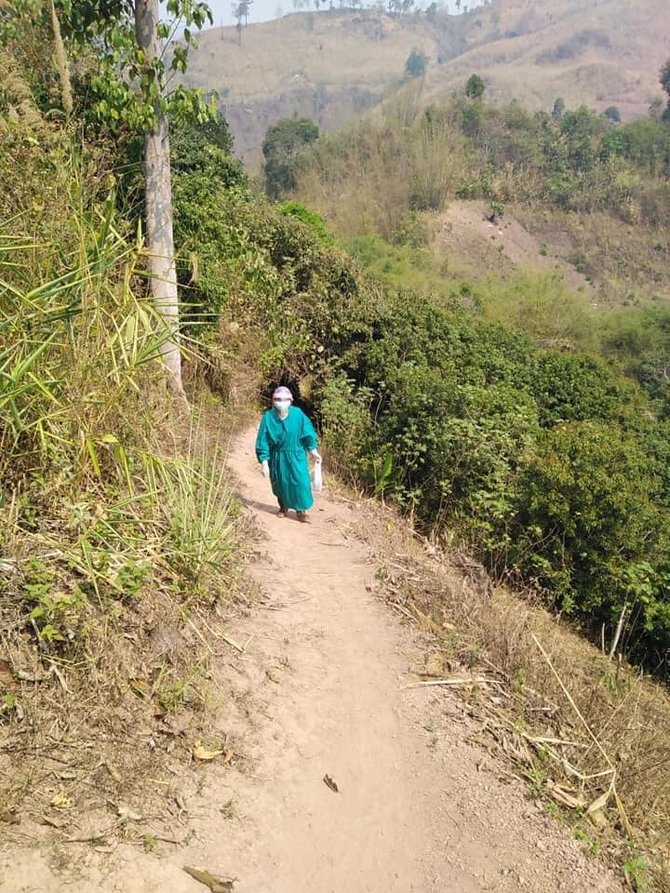 dokter mendaki gunung pakai apd