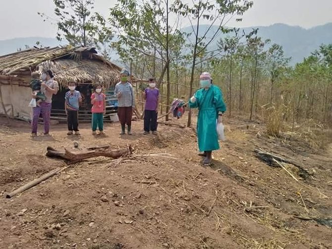 dokter mendaki gunung pakai apd