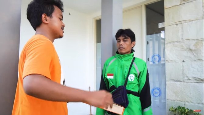 sopir ojol antar duit rp100 juta
