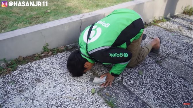 sopir ojol antar duit rp100 juta