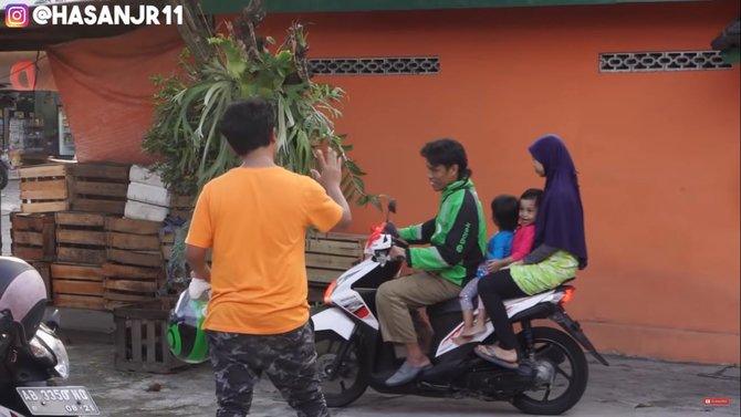 sopir ojol antar duit rp100 juta
