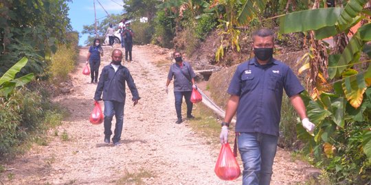 Peringati May Day, Wartawan di Perbatasan Bagikan Sembako ke Warga Tidak Mampu