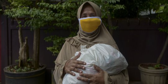 Ada Corona, KAI Sebar 10.000 Paket Sembako Senilai Rp1 M di Jawa dan Sumatera