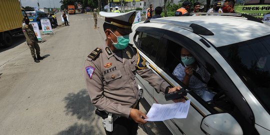 Pemudik yang Putar Balik di Tol Pejagan Dapat Beras 5 Kg dari Polisi