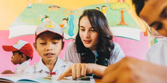 Bantu Anak di Indonesia Timur Bisa Belajar di Masa Pandemi, Chelsea Islan Galang Dana