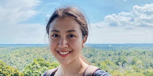 Tetap Cantik Tanpa Make Up, Ini 5 Potret Sherina Munaf yang Memesona