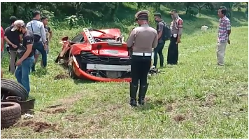 kecelakaan mobil di tol jagorawi