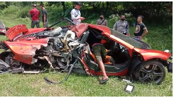 kecelakaan mobil di tol jagorawi