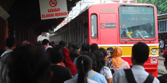 Penumpang Kereta Maret 2020 Turun Tajam Karena Corona, Terbesar Disumbang Oleh KRL