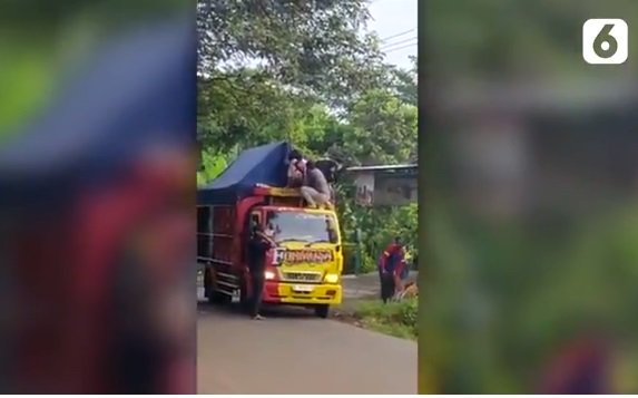 1001 cara warga akali petugas biar bisa mudik