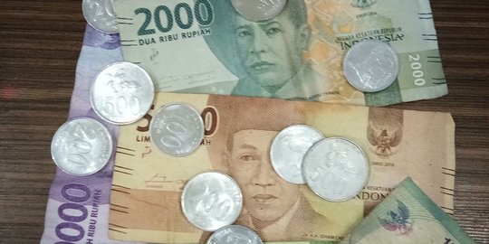 Nilai Tukar Rupiah Kembali Melemah ke Level Rp15.100 per USD