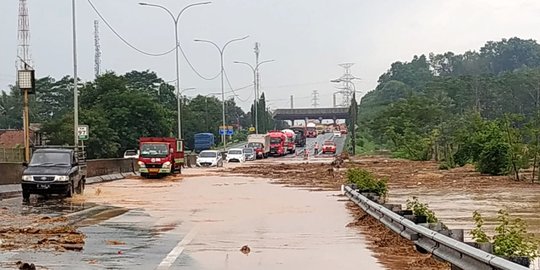 Jalan Tol Tangerang-Merak Terendam Banjir, Lalu Lintas Tersendat