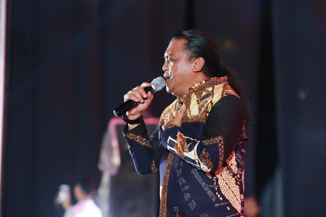 ribuan sobat ambyar didi kempot padati taman blambangan