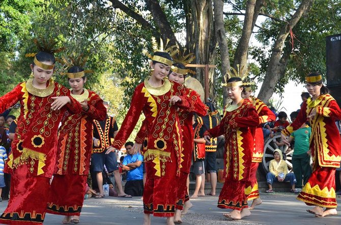 mengenal tari moyo indahnya tarian unik mirip elang dari nias