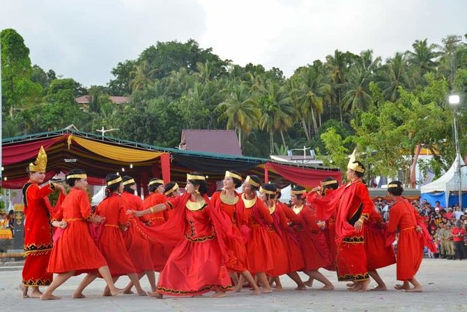 mengenal tari moyo indahnya tarian unik mirip elang dari nias