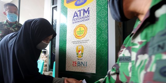 luncurkan atm beras bantu masyarakat terdampak psbb