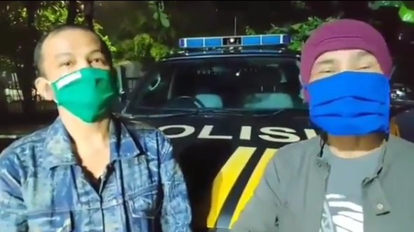 youtuber ini tega ngasih waria bingkisan batu dan sampah