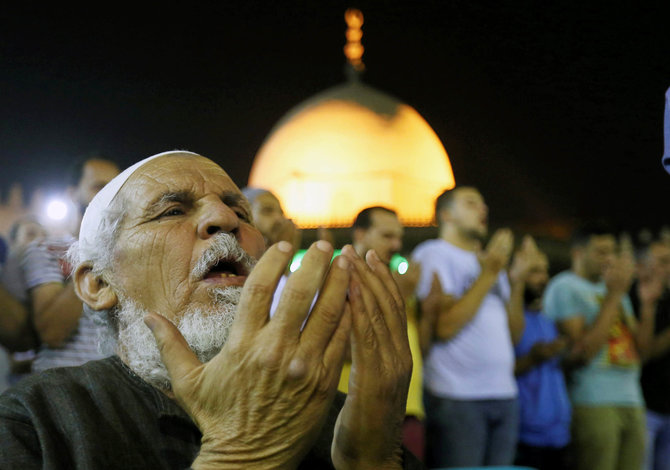 muslim mesir berlomba raih kemuliaan lailatul qadar