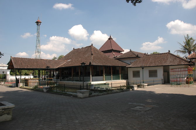 masjid pathok negoro plosokuning