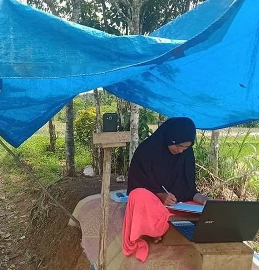 perjuangan mahasiswa di kampung untuk kuliah online