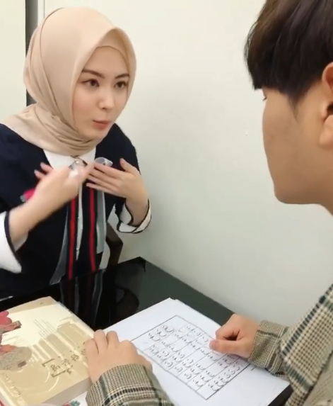 ayana moon dan sang adik aydin moon